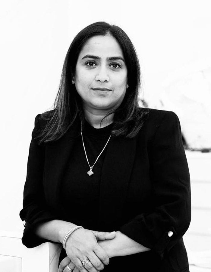 Dr. Mittu Dixit, cosmetic and restorative dentist at Ark Dental Global, Greater Kailash 1, New Delhi