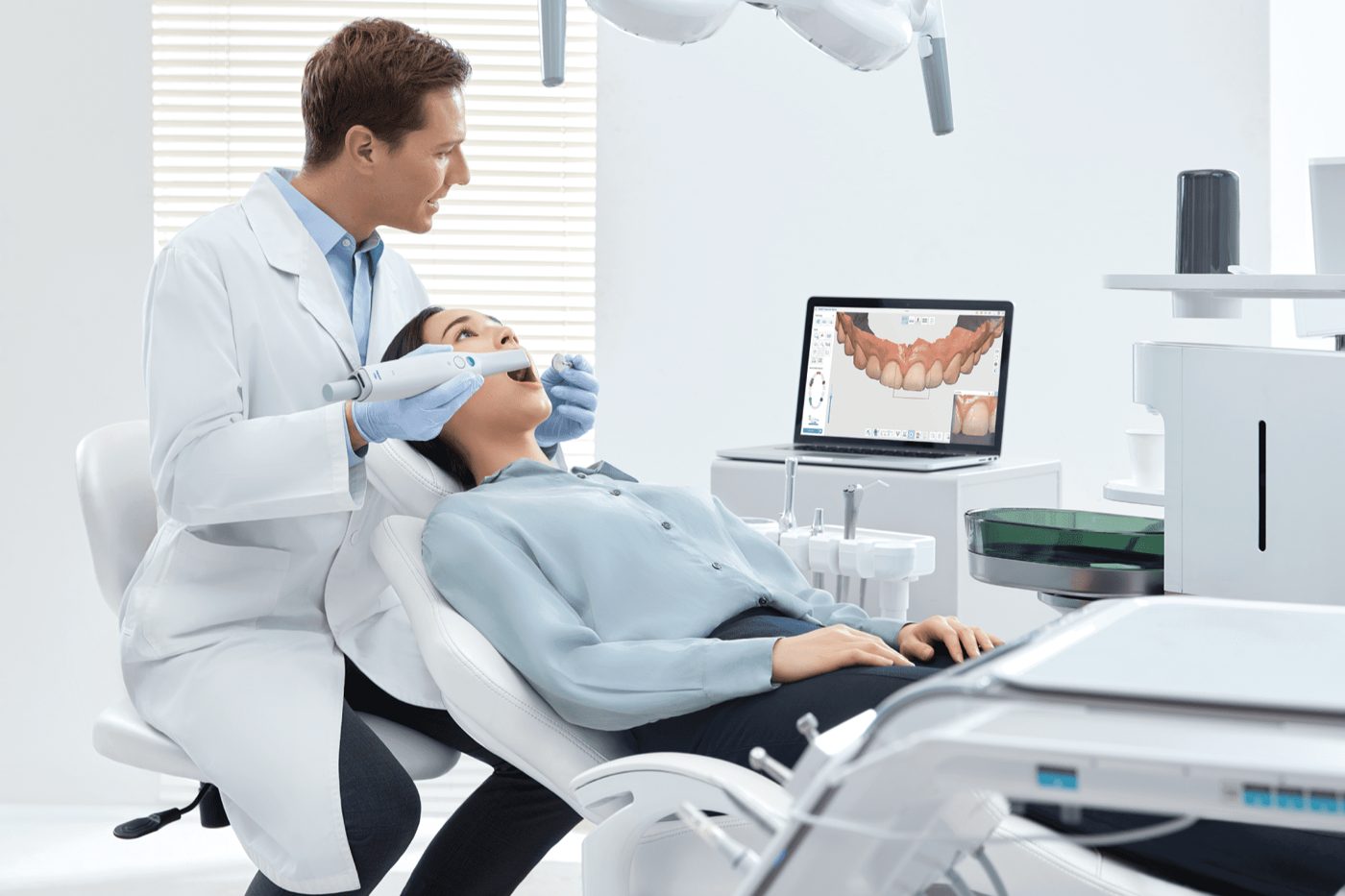 Dentist scanning a patient's teeth with the iTero 3D intraoral scanner at Ark Dental Global, GK-1